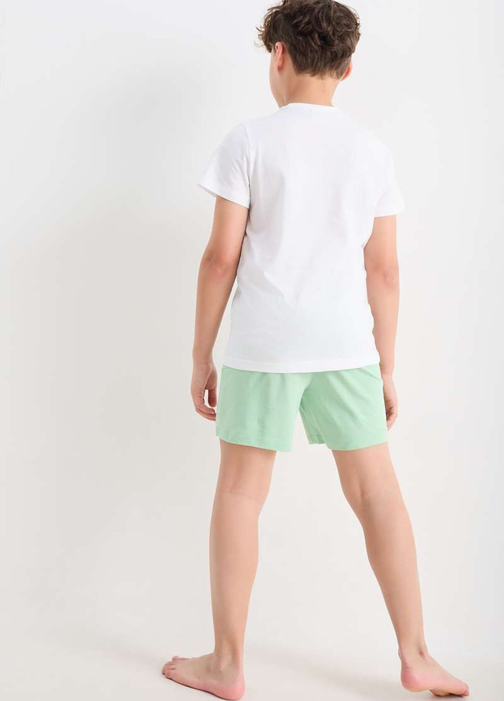 Белый летний комплект (футболка, шорты) C&A