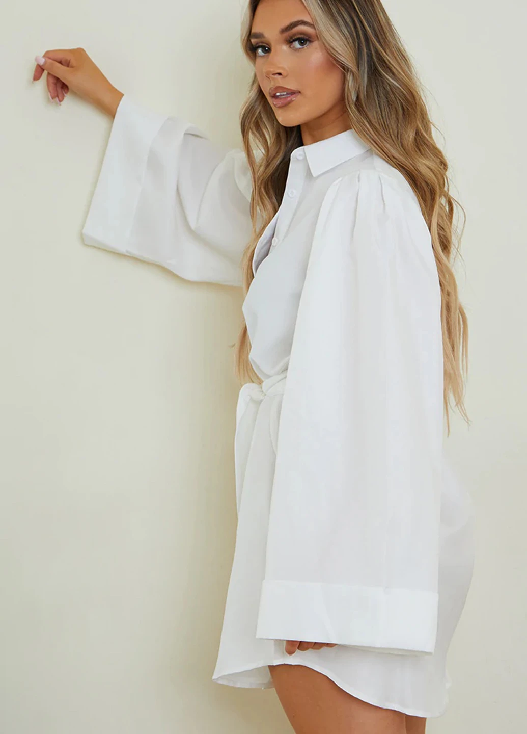Белое кэжуал платье рубашка PrettyLittleThing однотонное