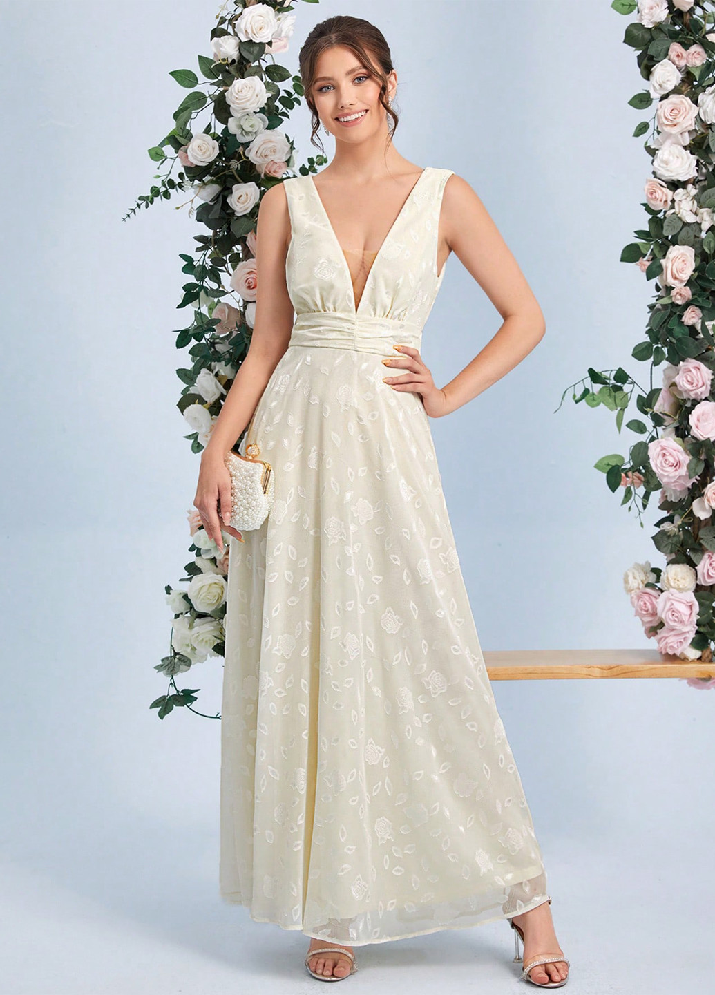 Бежевое вечернее платье а-силуэт SHEIN однотонное