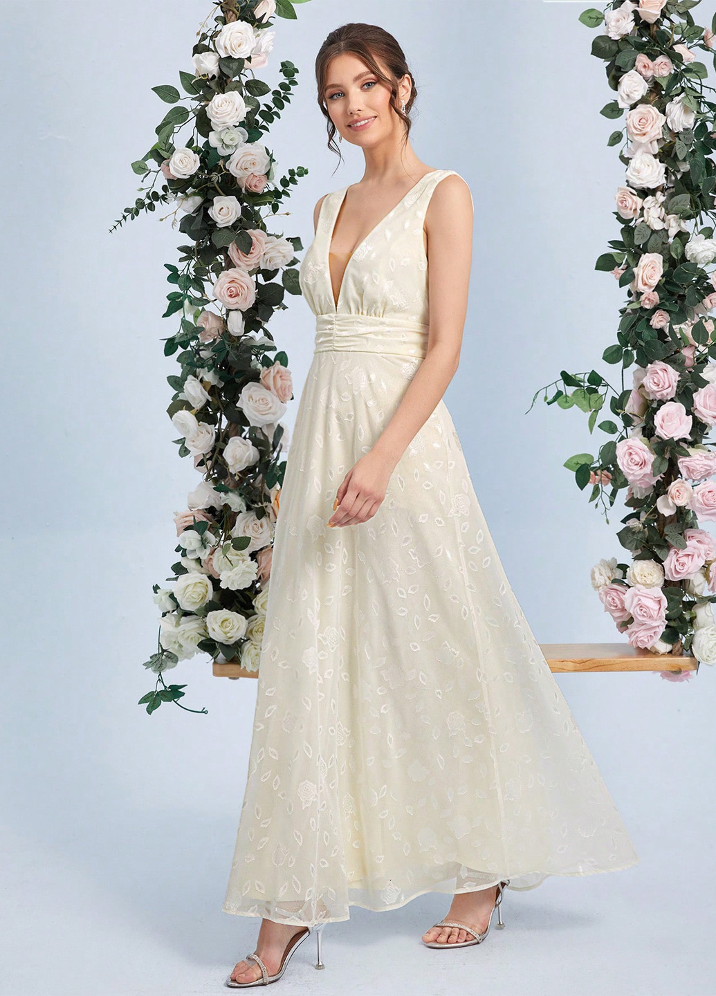 Бежевое вечернее платье а-силуэт SHEIN однотонное