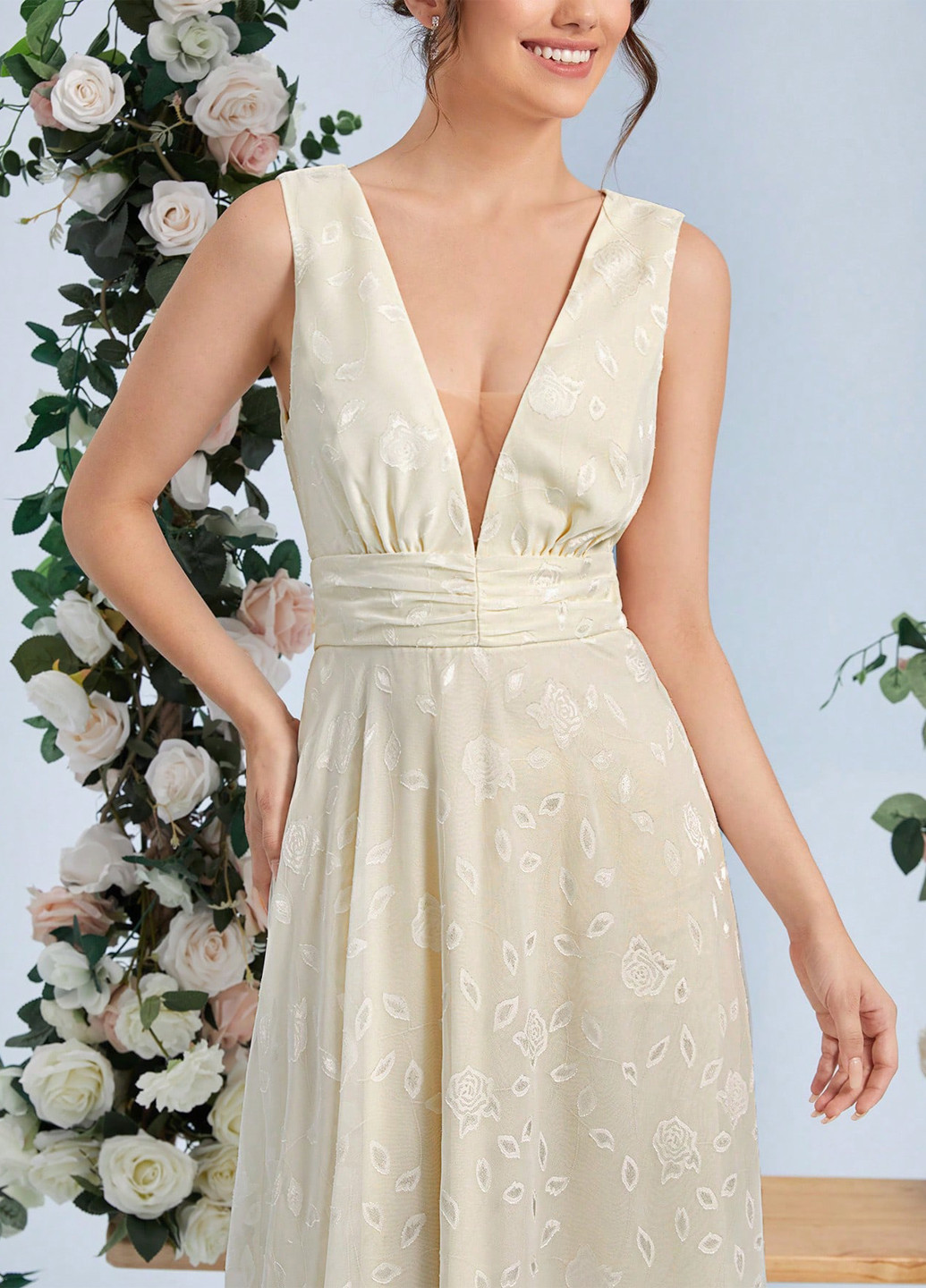 Бежевое вечернее платье а-силуэт SHEIN однотонное