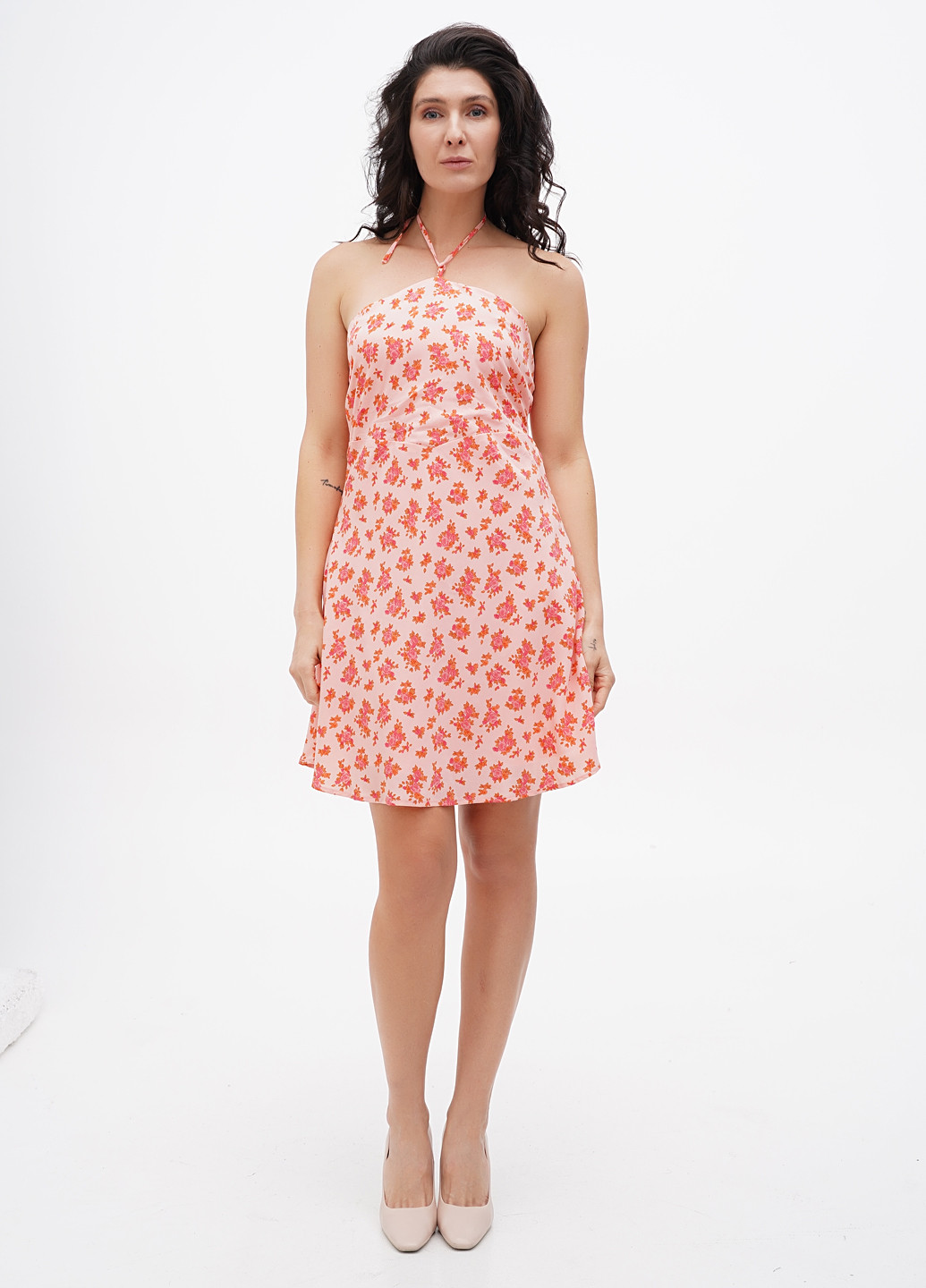 Персиковое кэжуал платье с открытой спиной Fashion Union с цветочным принтом