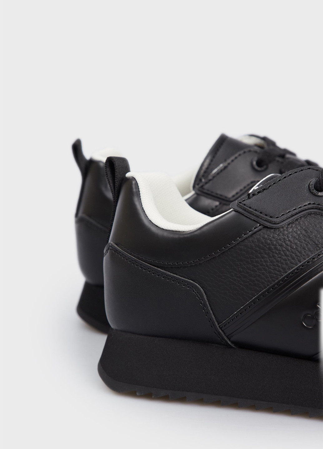 Черные всесезонные кроссовки Calvin Klein
