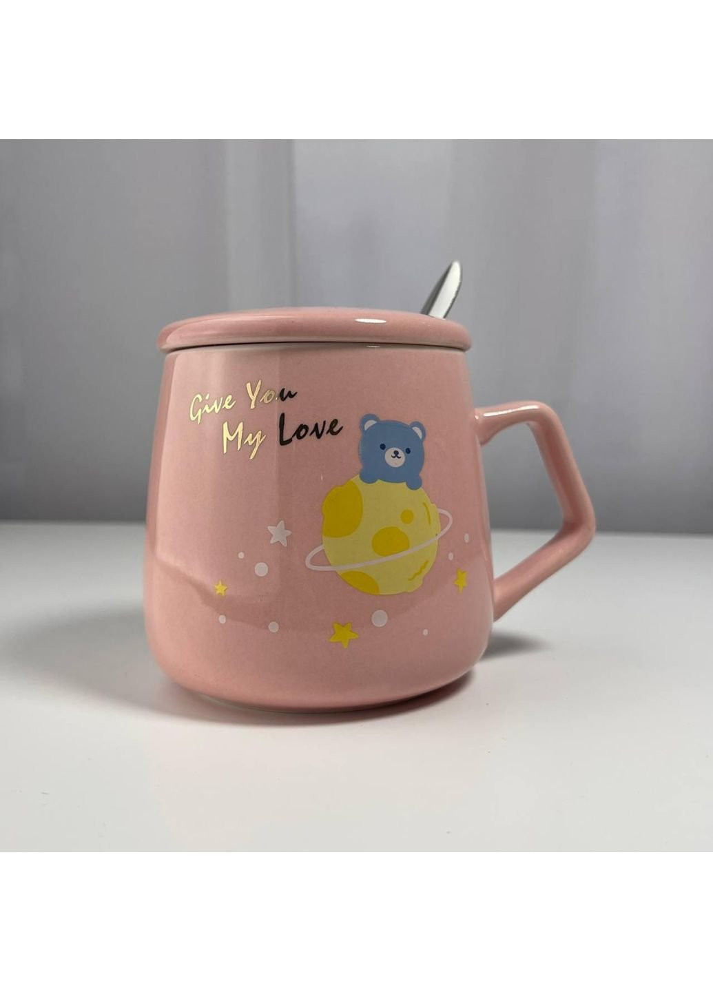 Кружка с крышкой и ложкой Мишка на планете розовый 5679 400 мл No Brand (253669251)