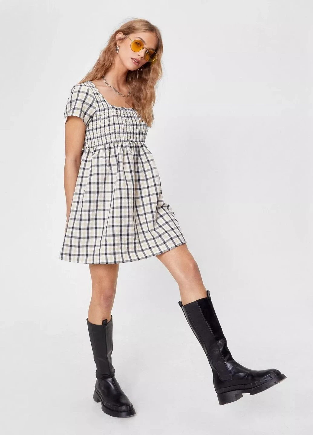Бежева кежуал сукня Nasty Gal в клітинку