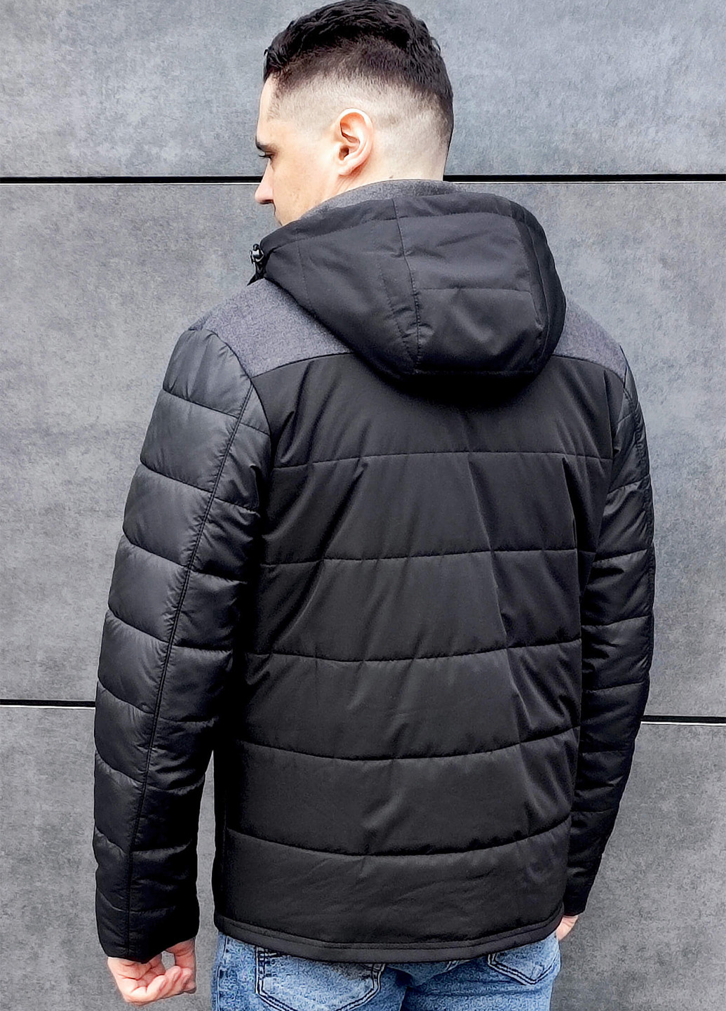 Черная демисезонная куртка Sun's House