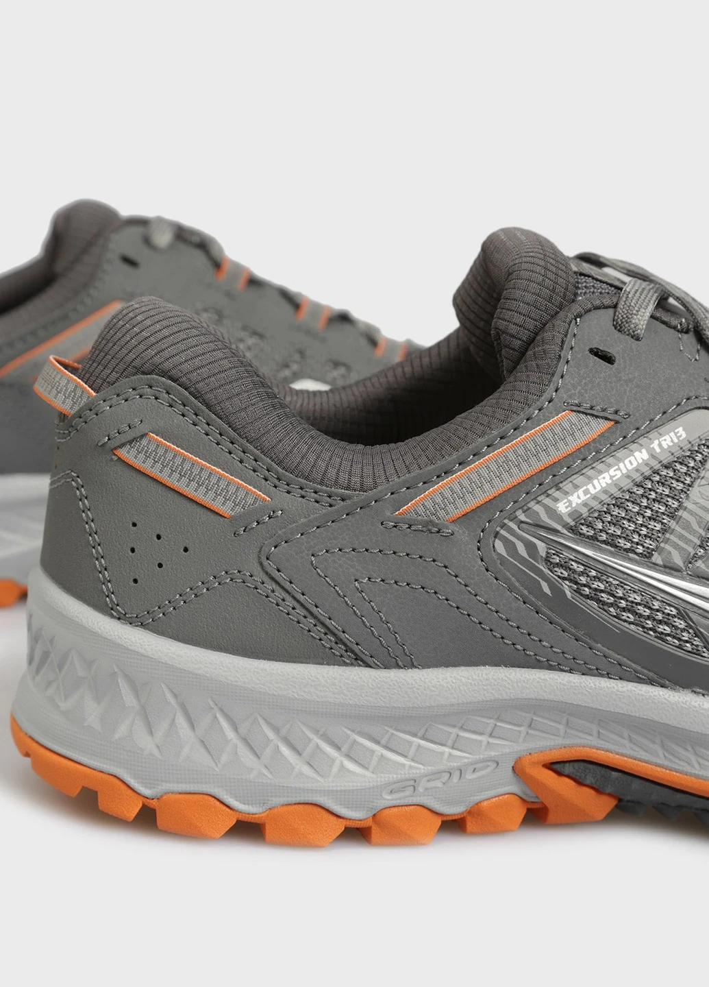 Серые всесезонные серые кроссовки versafoam excursion tr13 Saucony