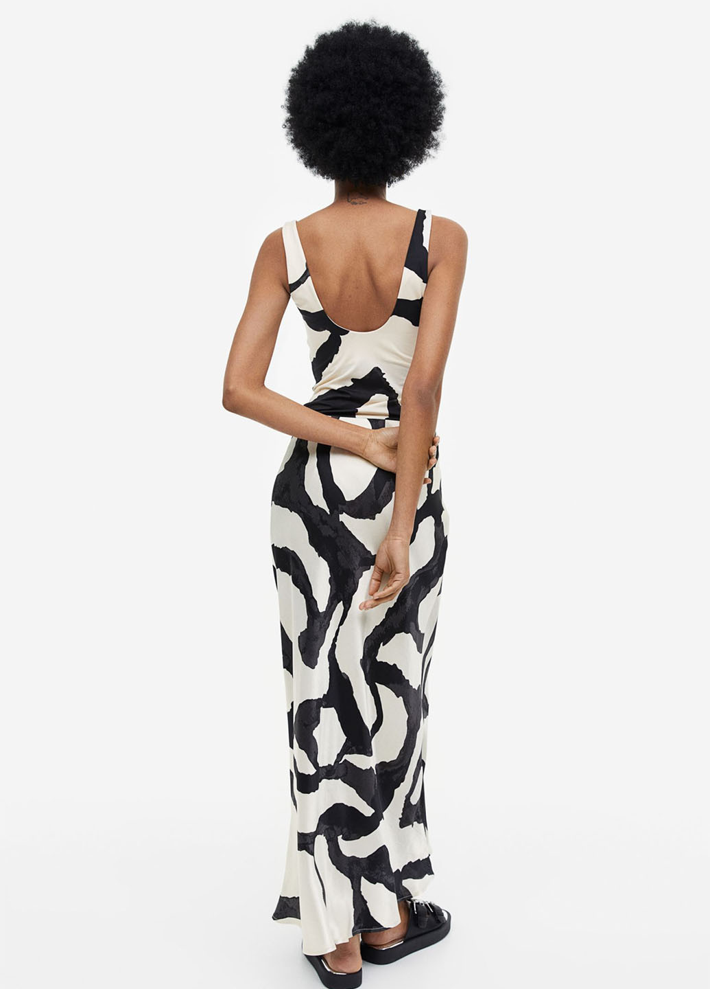 Черно-белая кэжуал с абстрактным узором юбка H&M клешированная