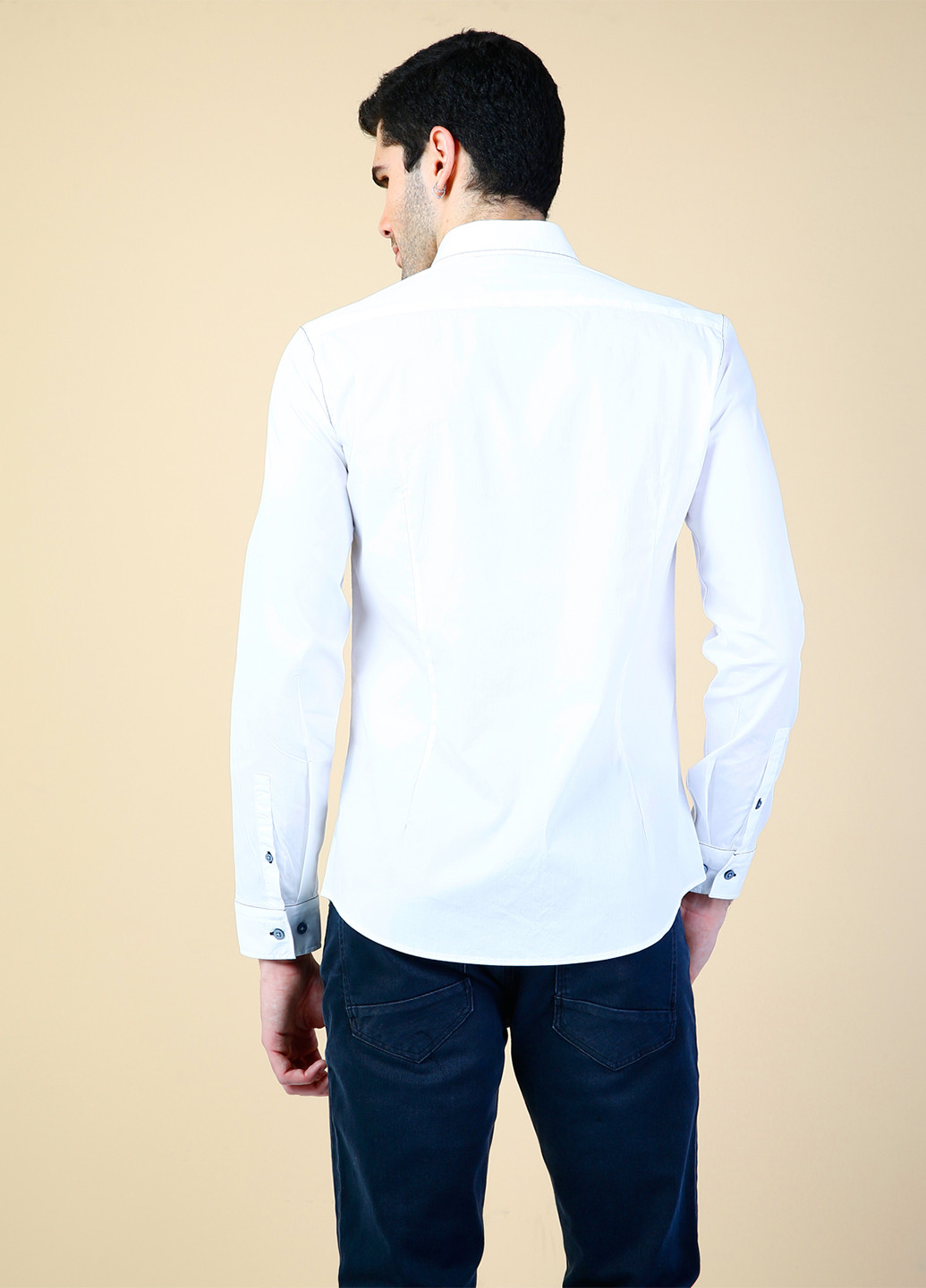 Белая кэжуал рубашка однотонная Colin's с длинным рукавом