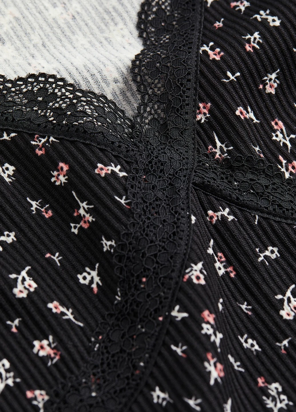 Черное кэжуал платье H&M с цветочным принтом