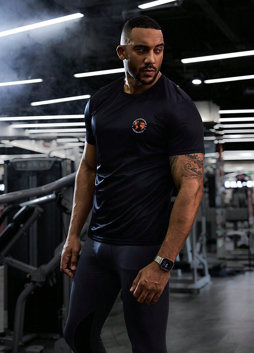 Черная футболка SHEIN