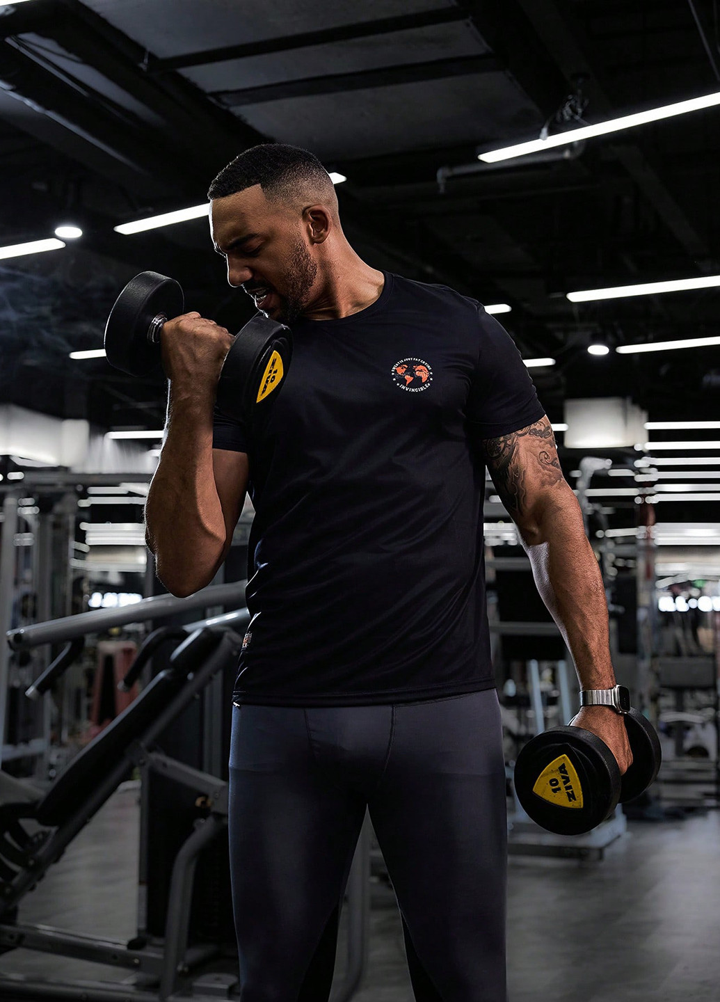 Черная футболка SHEIN