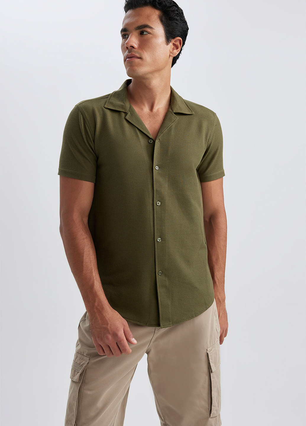Оливковковая (хаки) кэжуал рубашка однотонная DeFacto