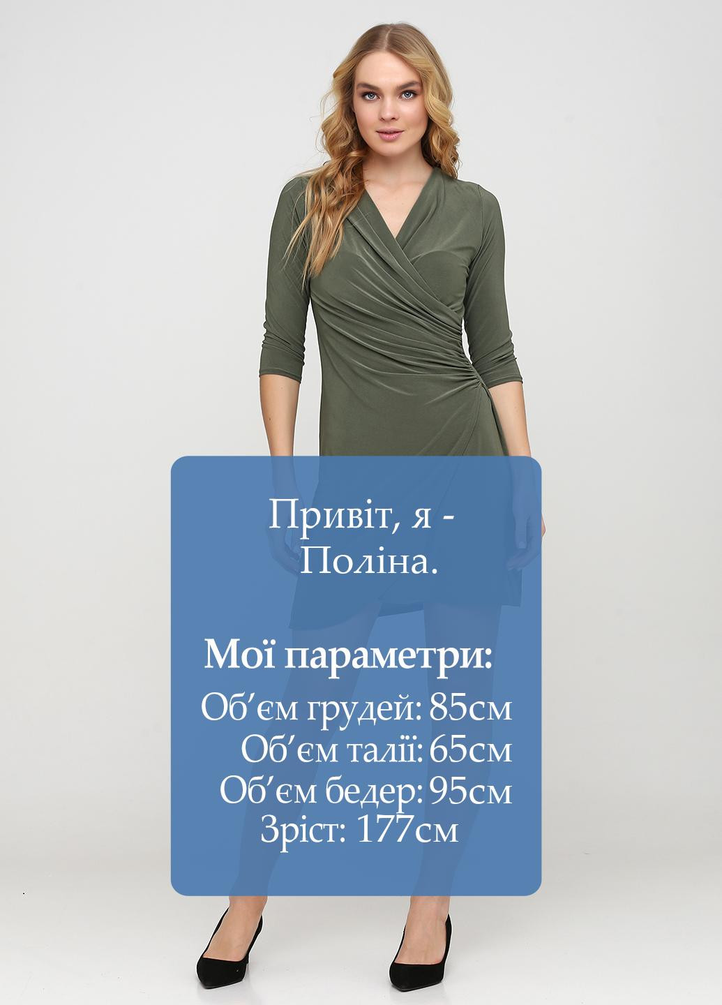 Оливкова (хакі) кежуал плаття, сукня Famous однотонна