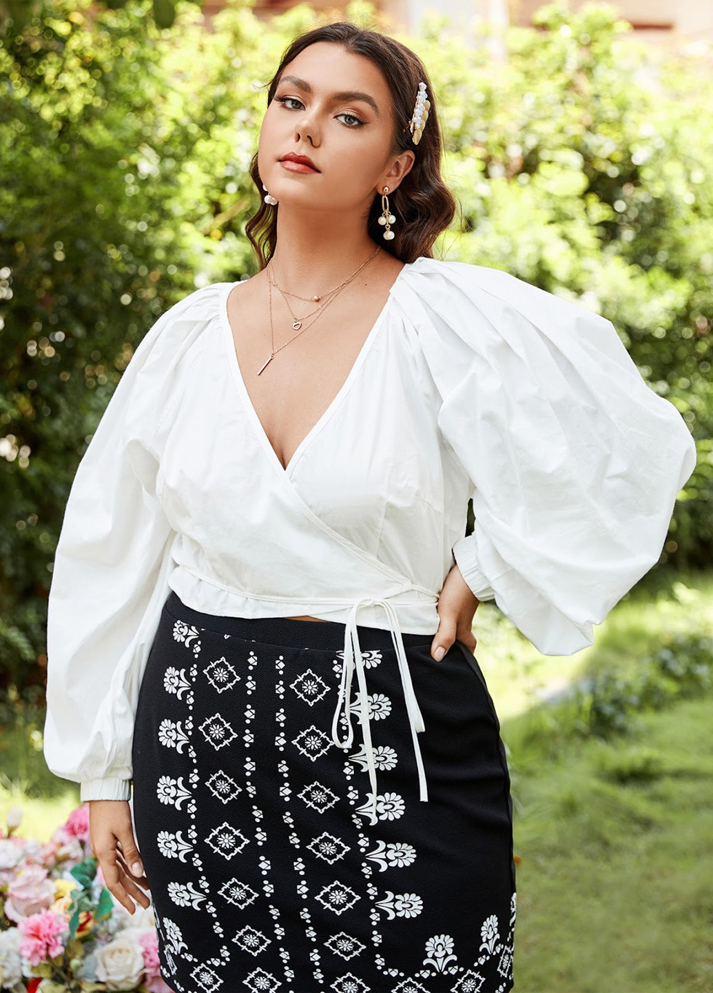 Белая блуза на запах SHEIN