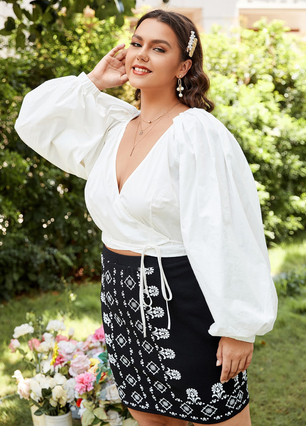 Белая блуза на запах SHEIN