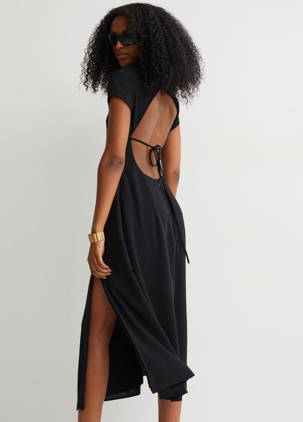 Черное кэжуал платье клеш, с открытой спиной H&M однотонное