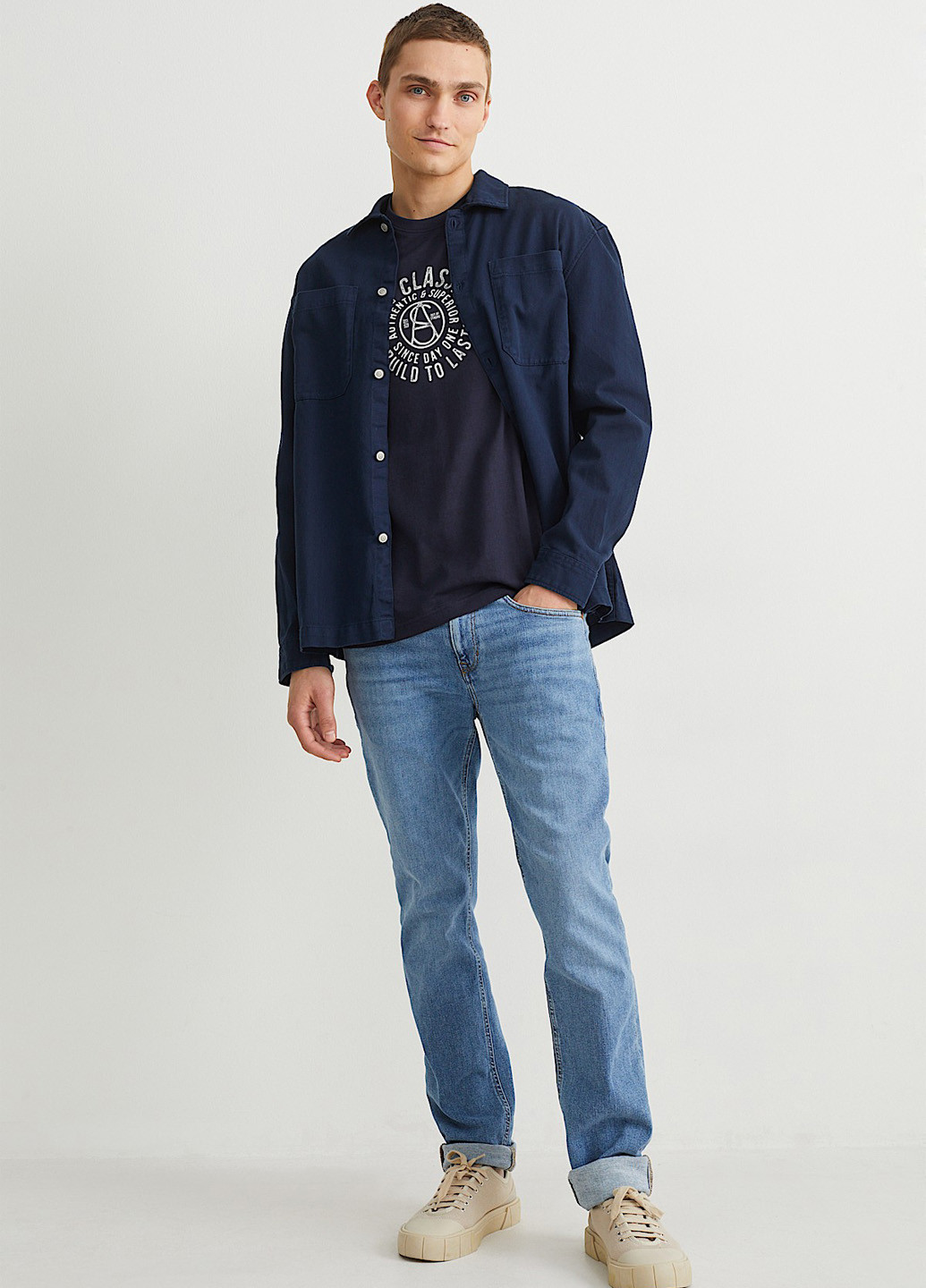 Темно-синяя футболка C&A