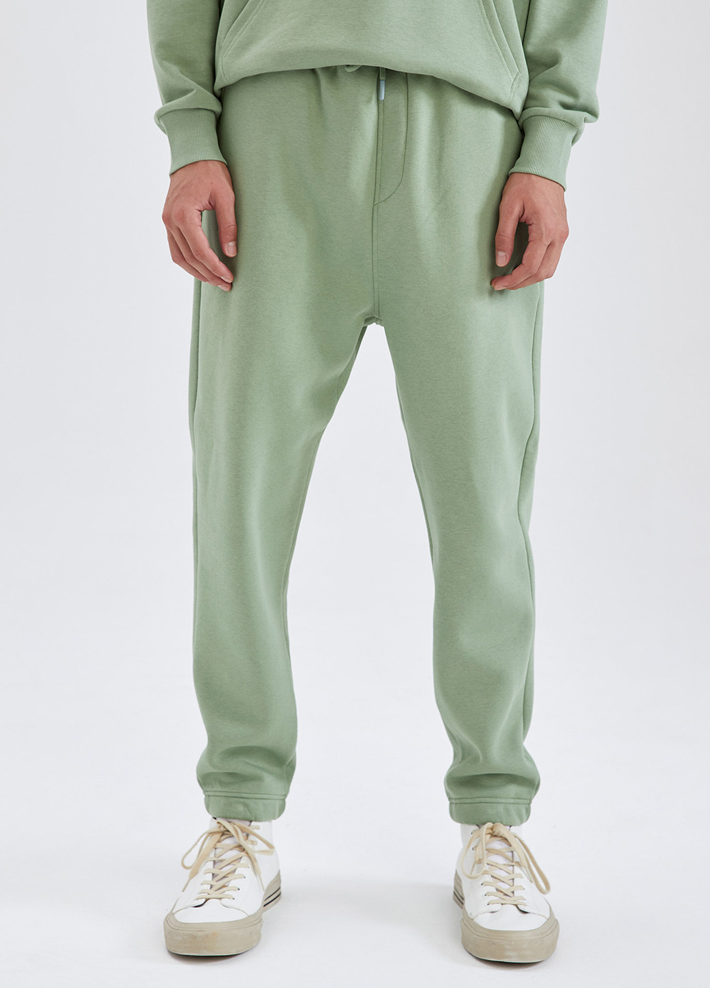 Зеленые кэжуал демисезонные джоггеры брюки DeFacto
