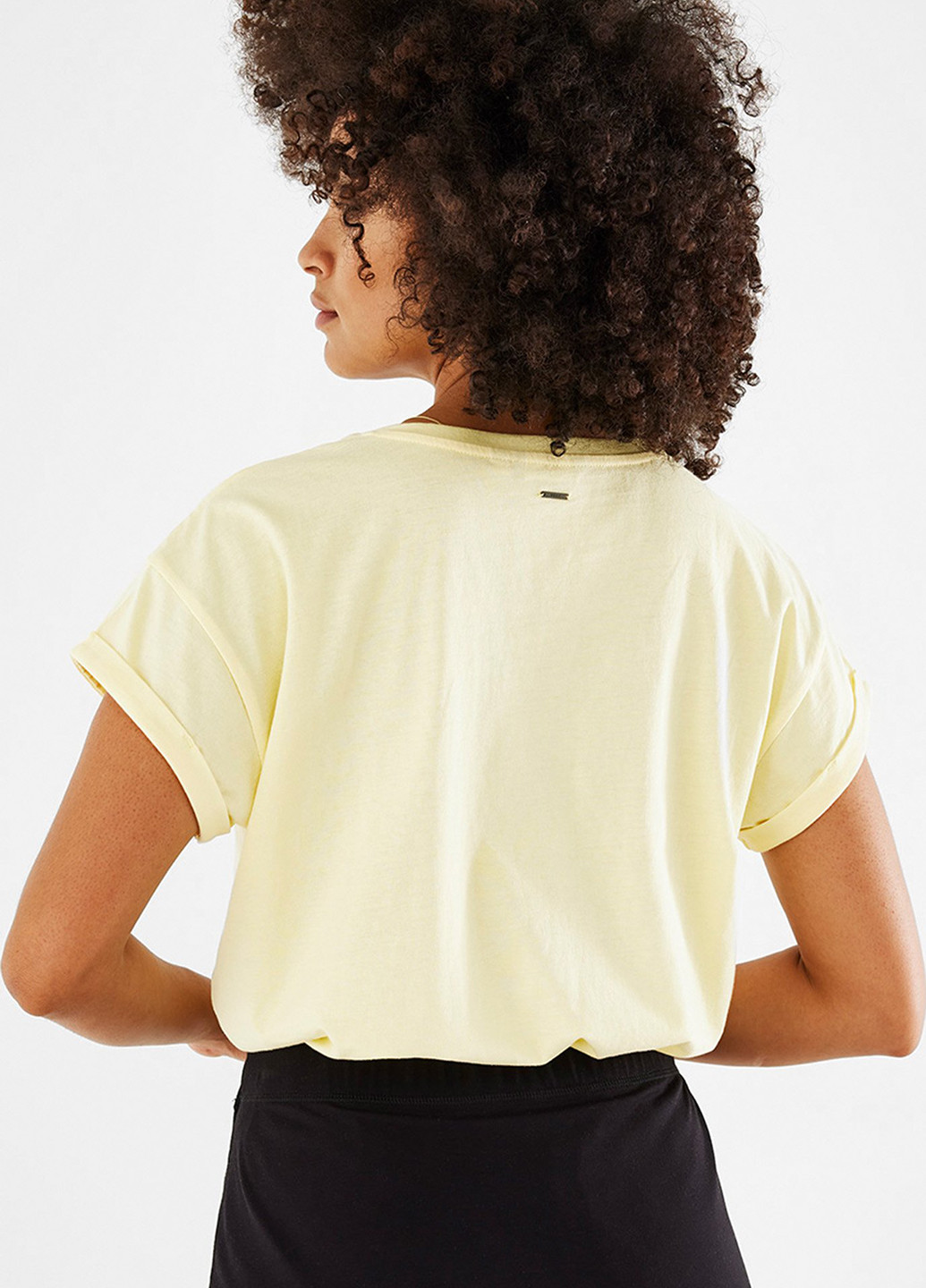 Светло-желтая летняя футболка Mexx