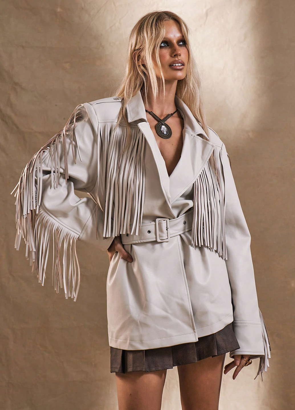 Кремова демісезонна куртка куртка-піджак SHEIN