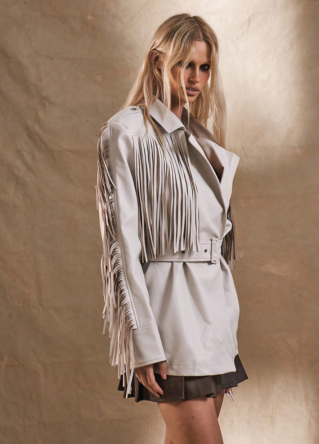 Кремова демісезонна куртка куртка-піджак SHEIN