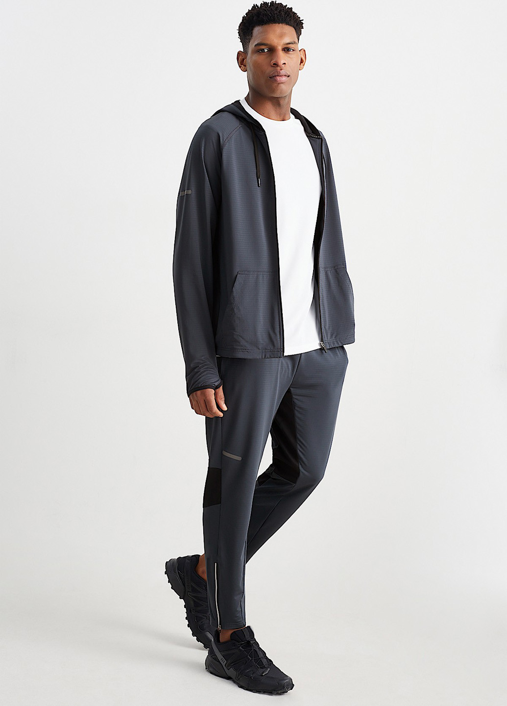 Темно-серые спортивные демисезонные зауженные брюки C&A