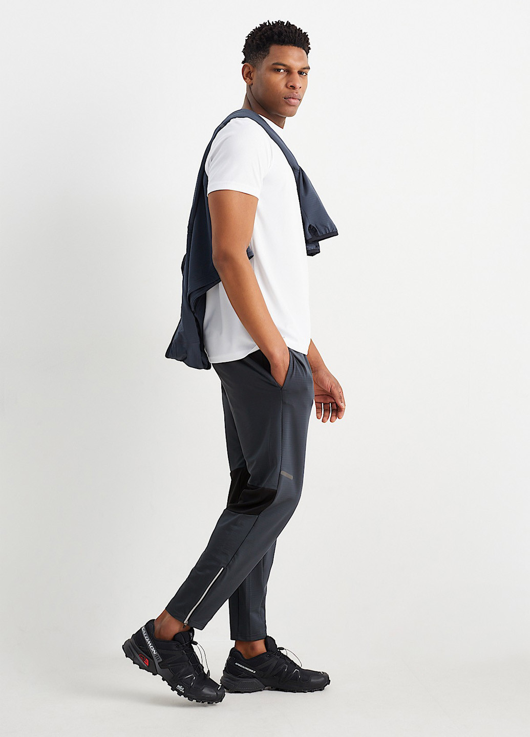 Темно-серые спортивные демисезонные зауженные брюки C&A