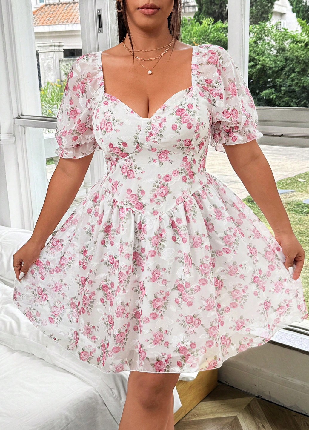 Белое кэжуал платье клеш SHEIN с цветочным принтом