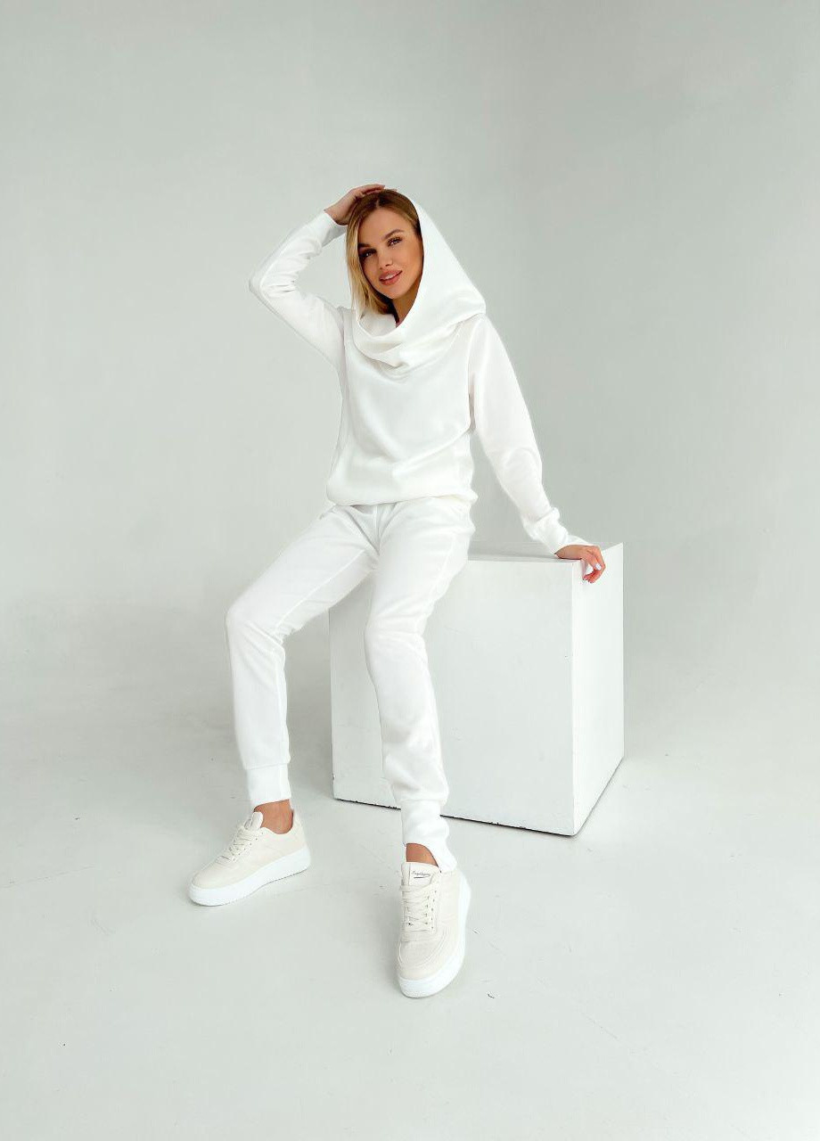 Жіночий спортивний костюм білого кольору р.44/46 3777836 New Trend (255336019)