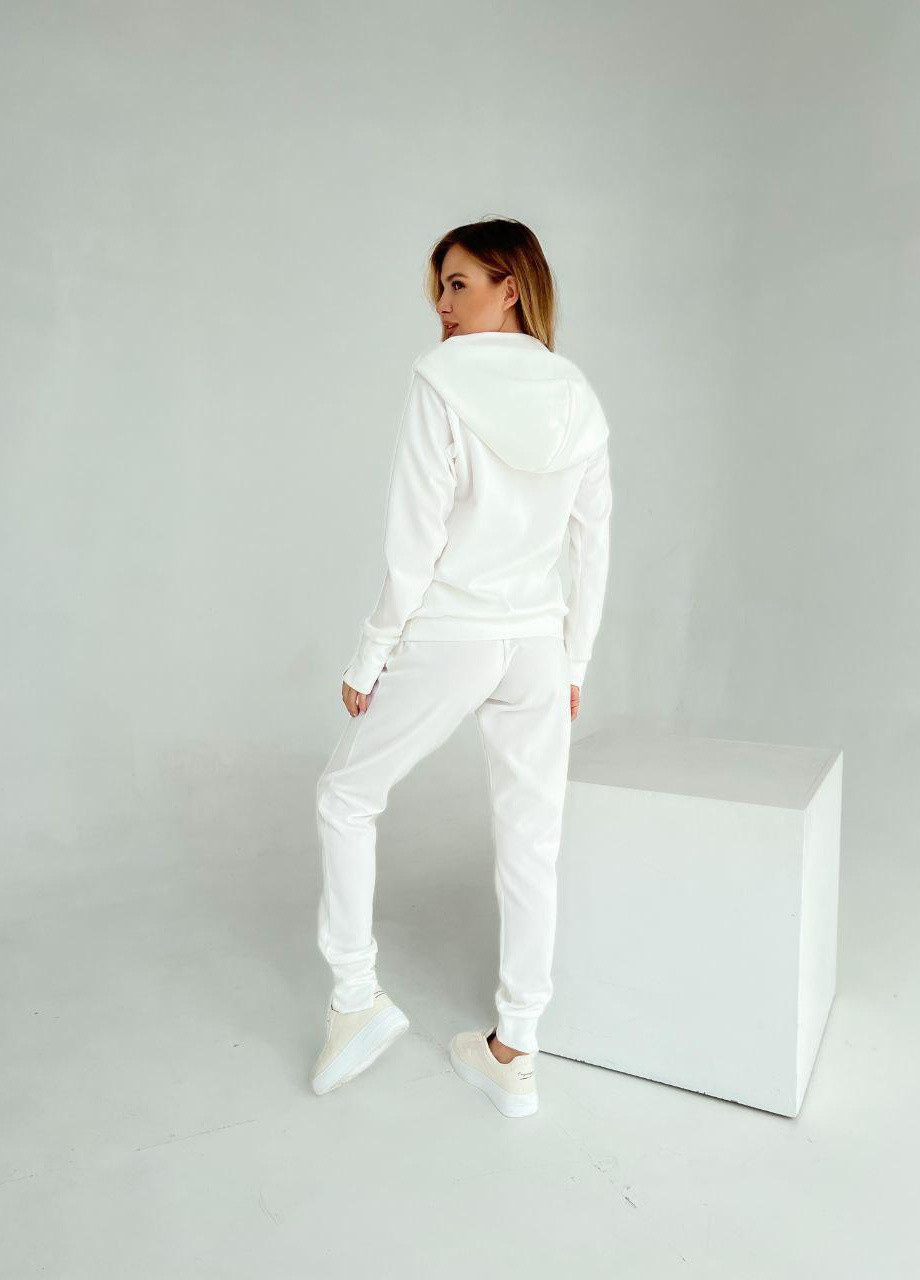 Жіночий спортивний костюм білого кольору р.44/46 3777836 New Trend (255336019)