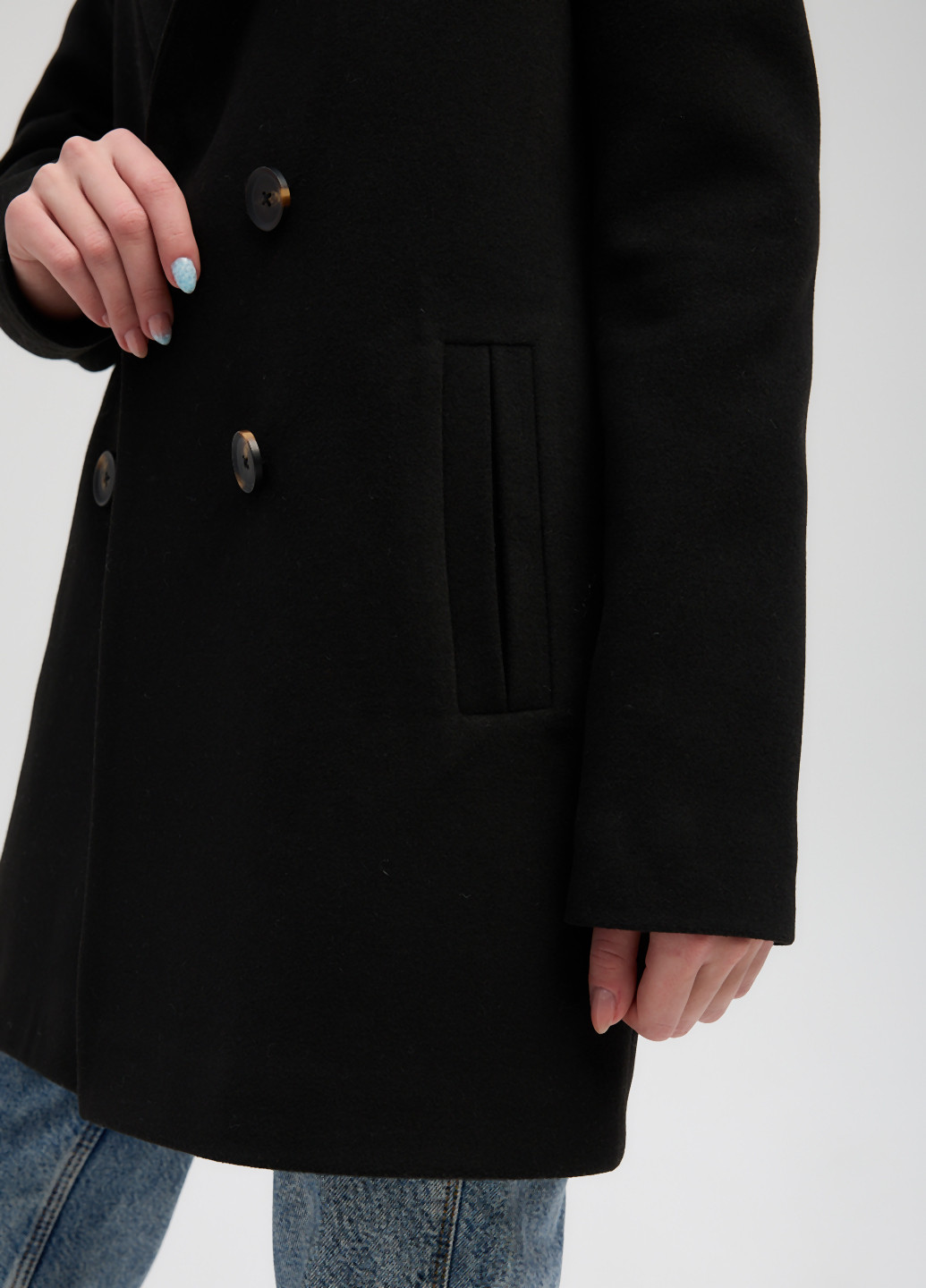 Черное демисезонное Пальто двубортное CHIUAS