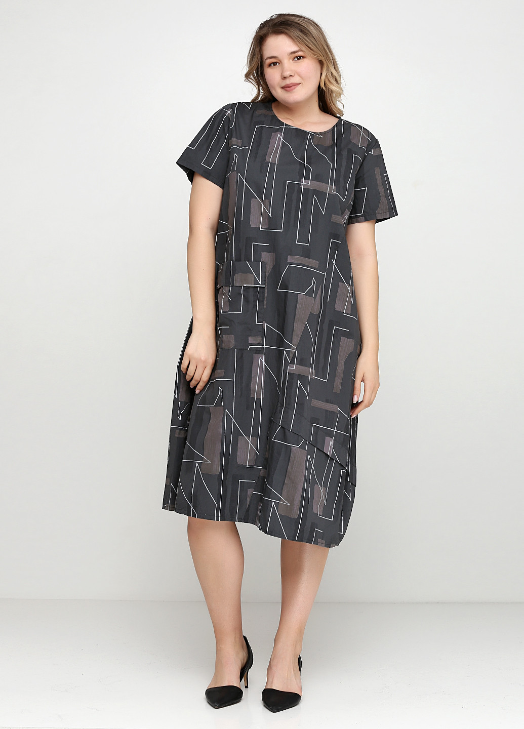 Грифельно-серое кэжуал платье оверсайз 158С с абстрактным узором