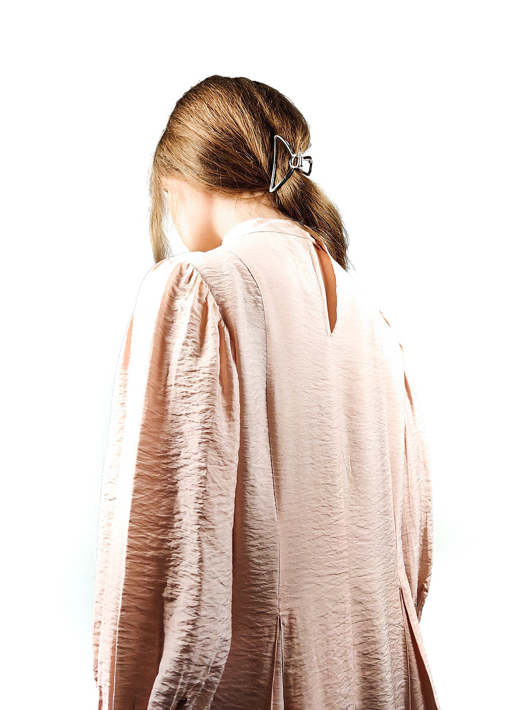 Пудровое кэжуал платье плиссированное H&M однотонное