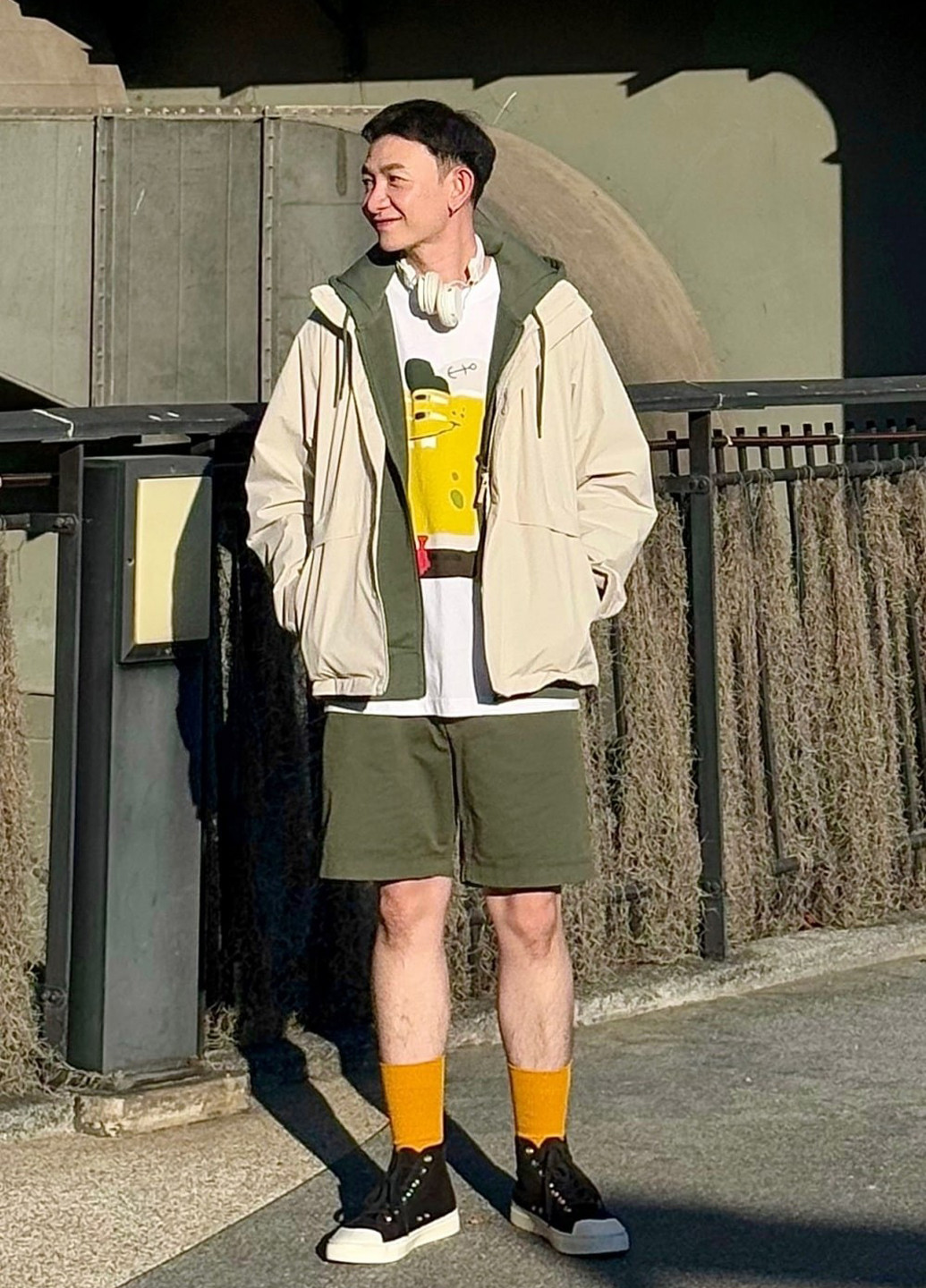 Белая футболка Uniqlo