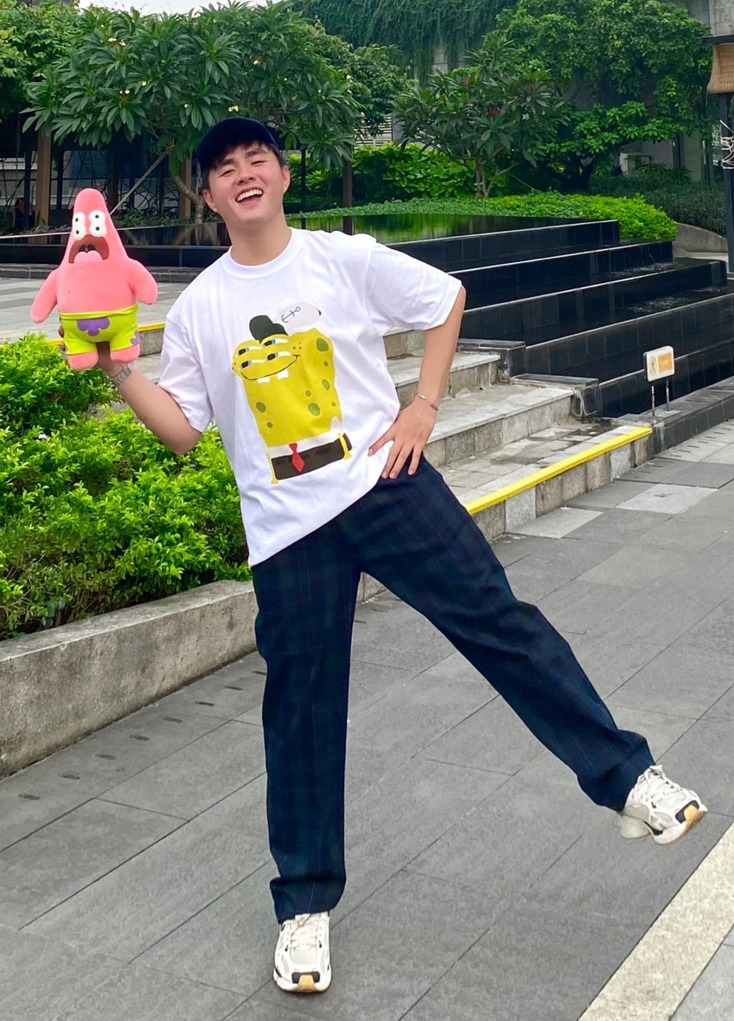 Белая футболка Uniqlo