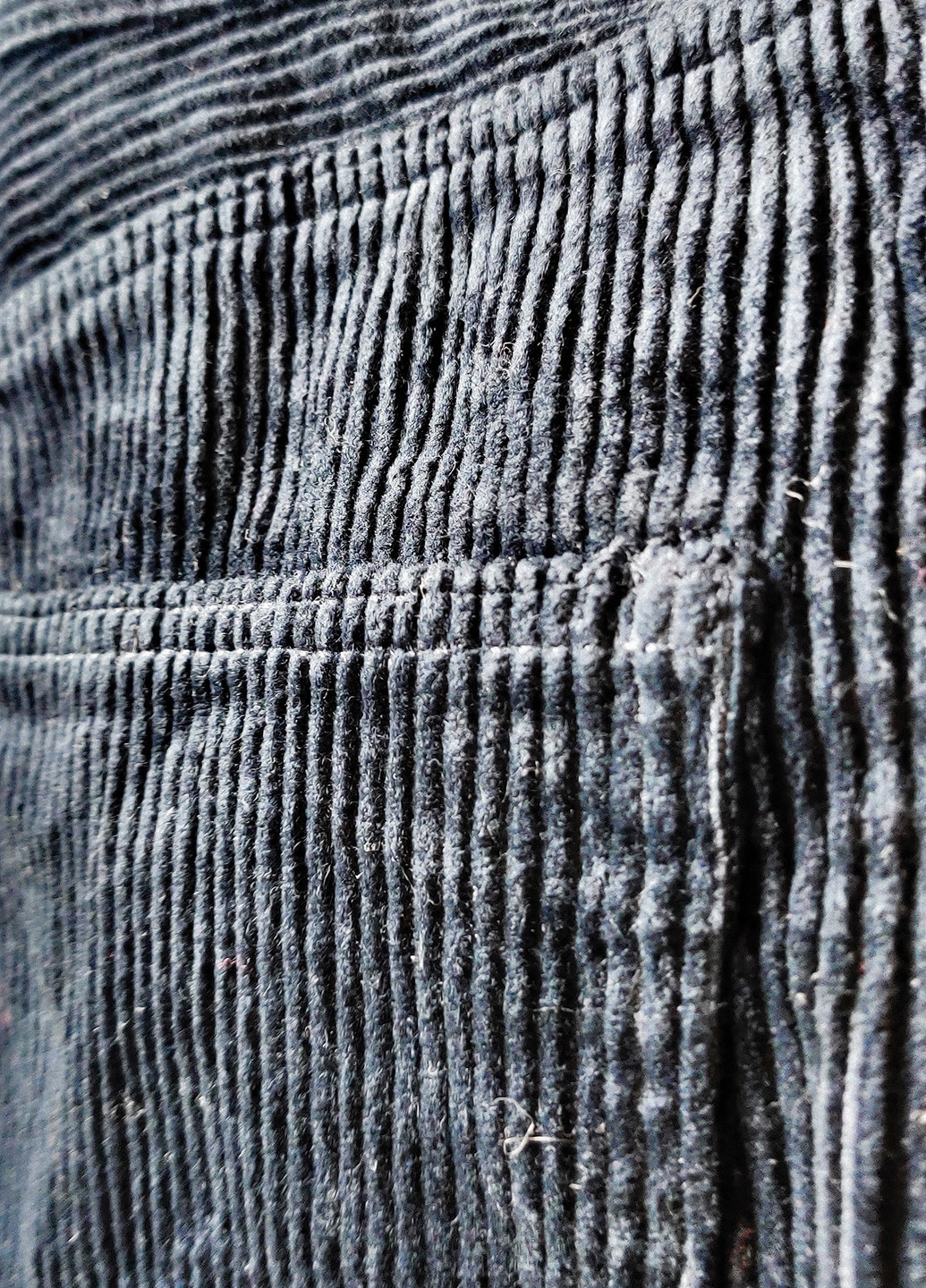 Темно-синие кэжуал демисезонные зауженные, укороченные брюки Monki