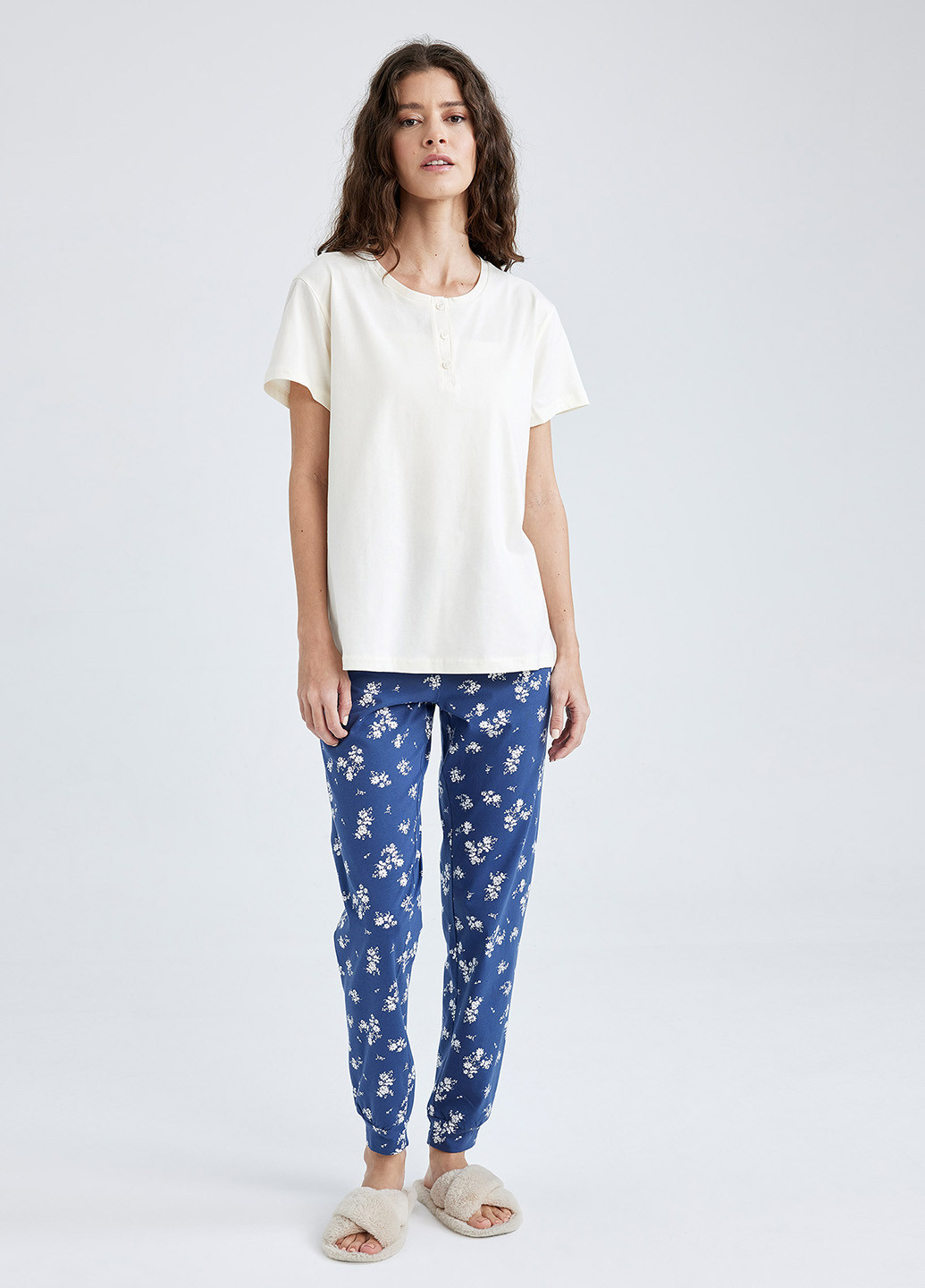 Молочная всесезон пижама (футболка, брюки) футболка + брюки DeFacto