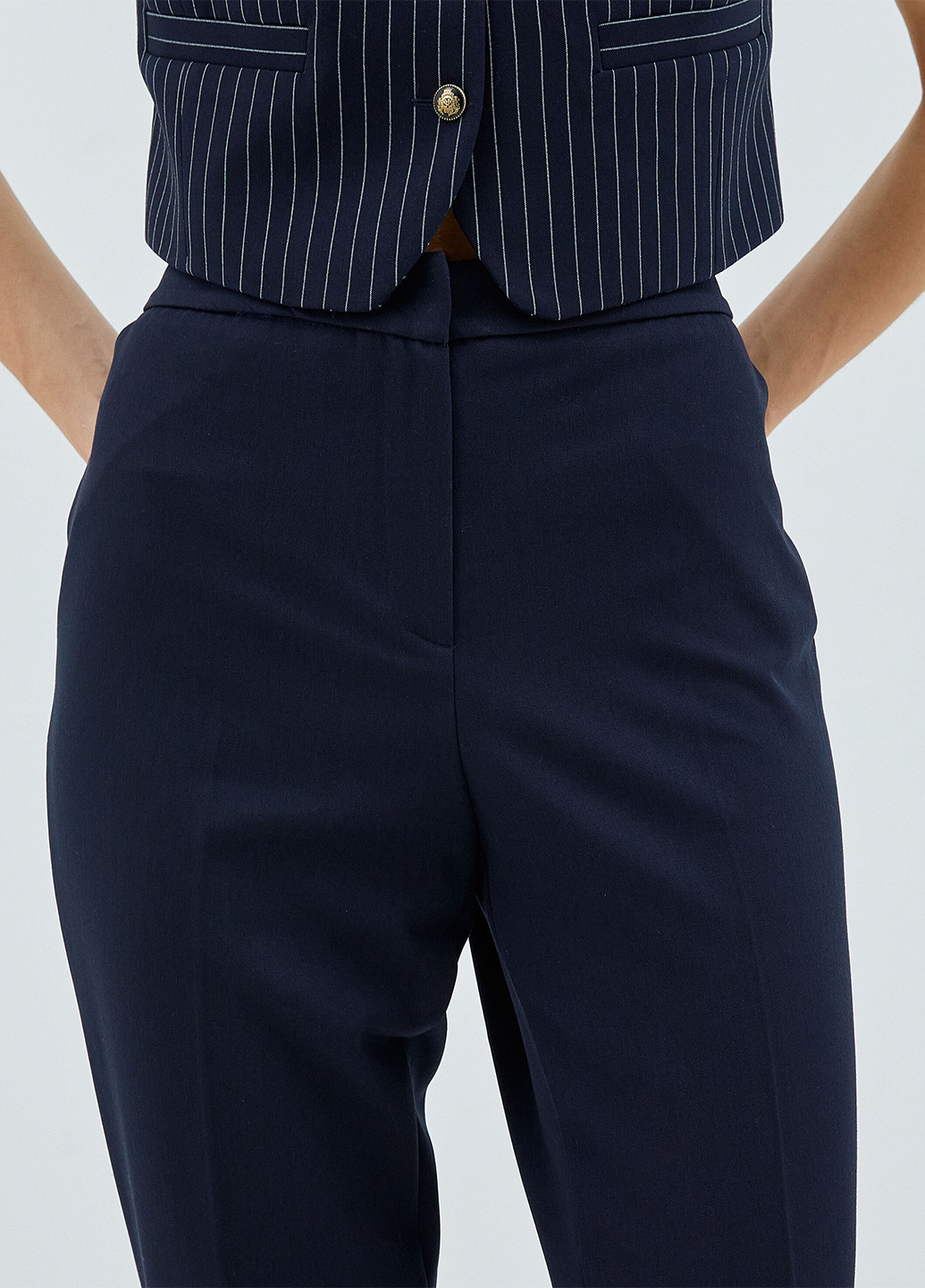 Темно-синие кэжуал демисезонные зауженные, укороченные брюки KOTON