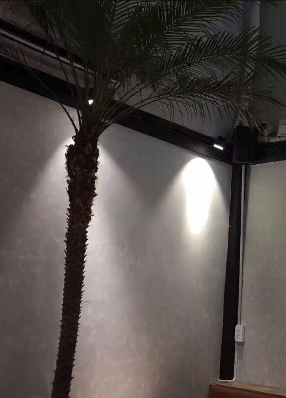 Светильник трековый поворотный LED 401/30W NW COB WH/BK Brille (253893374)