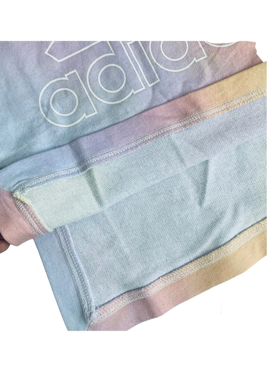 Сиреневая футболка adidas