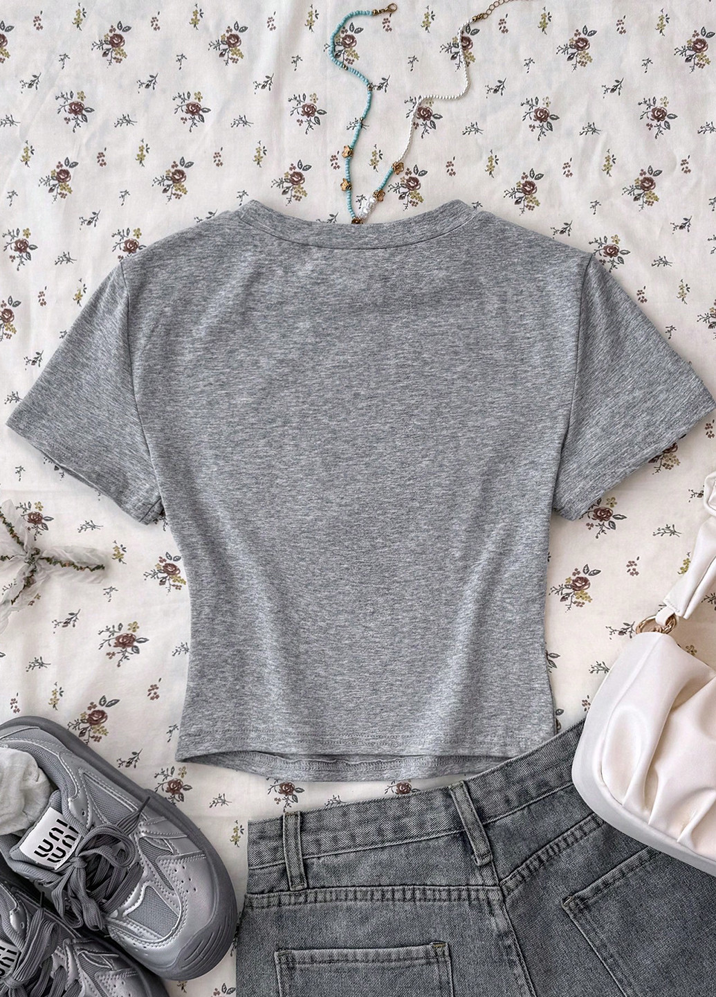 Серая летняя футболка SHEIN