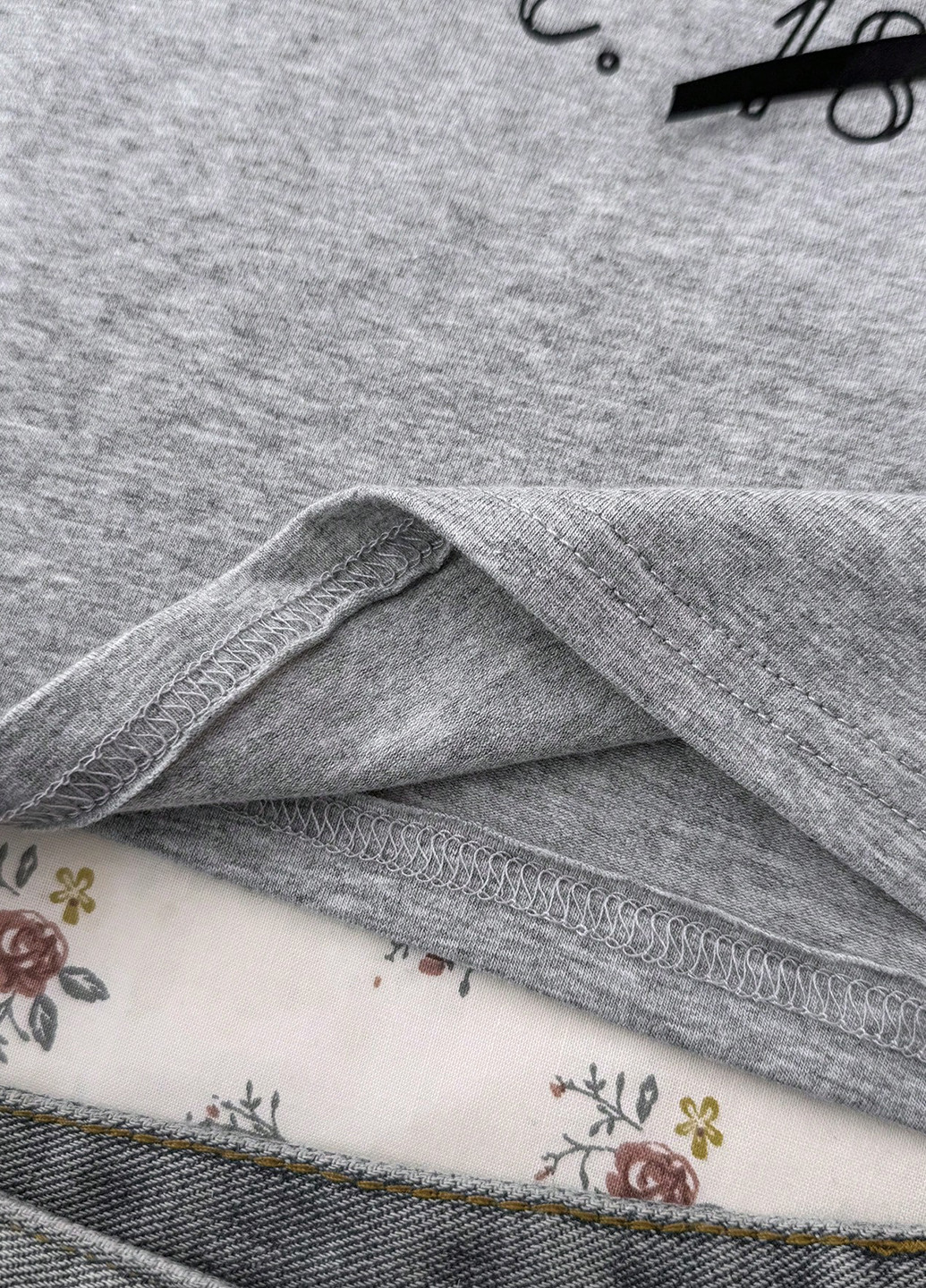 Серая летняя футболка SHEIN