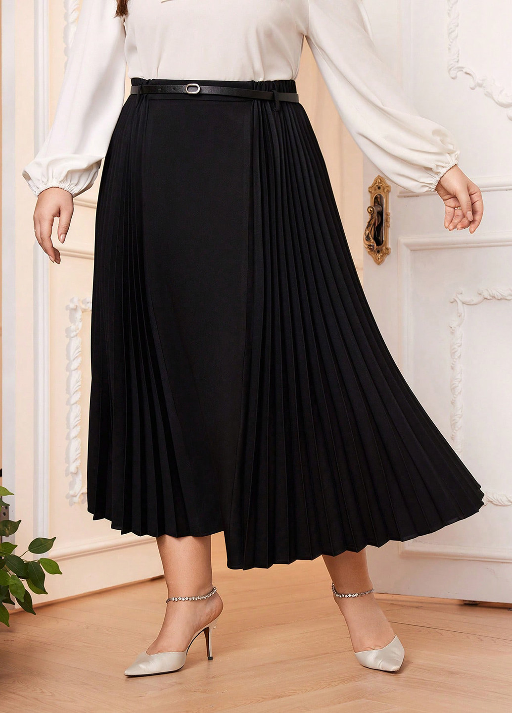 Черная офисная, кэжуал однотонная юбка SHEIN клешированная, а-силуэта (трапеция)