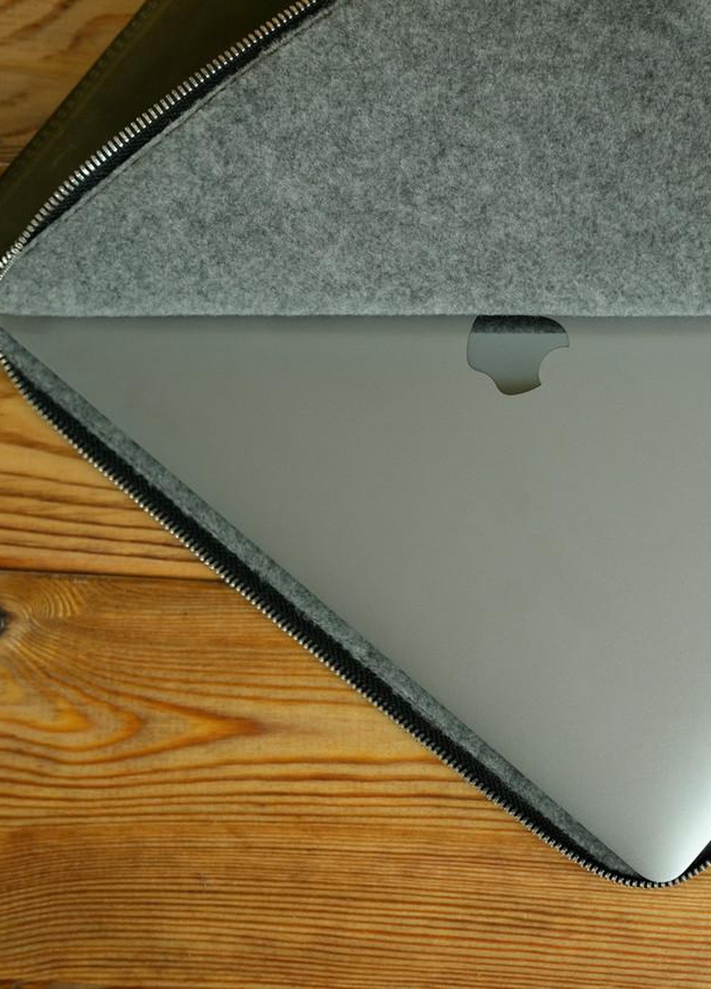 Шкіряний чохол для MacBook на блискавці з повстю Дизайн №41 Berty (253862260)