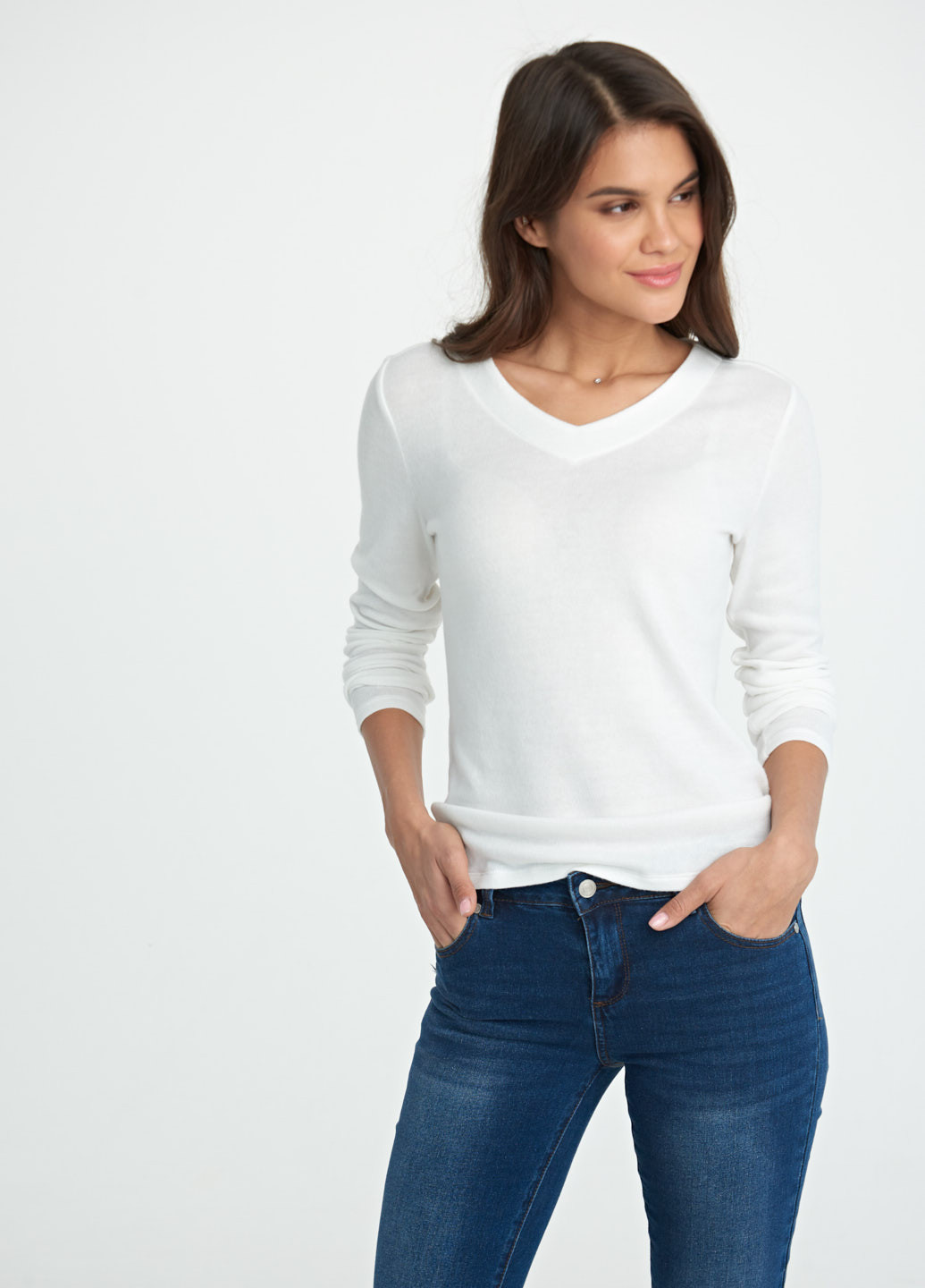Белый демисезонный джемпер пуловер SELA