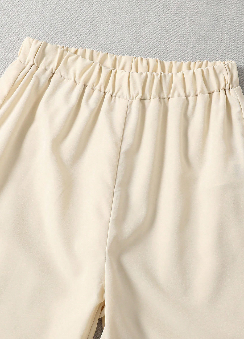 Світло-бежевий літній костюм (піджак, шорти) з шортами SHEIN