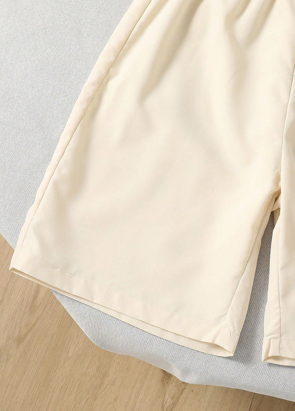 Світло-бежевий літній костюм (піджак, шорти) з шортами SHEIN