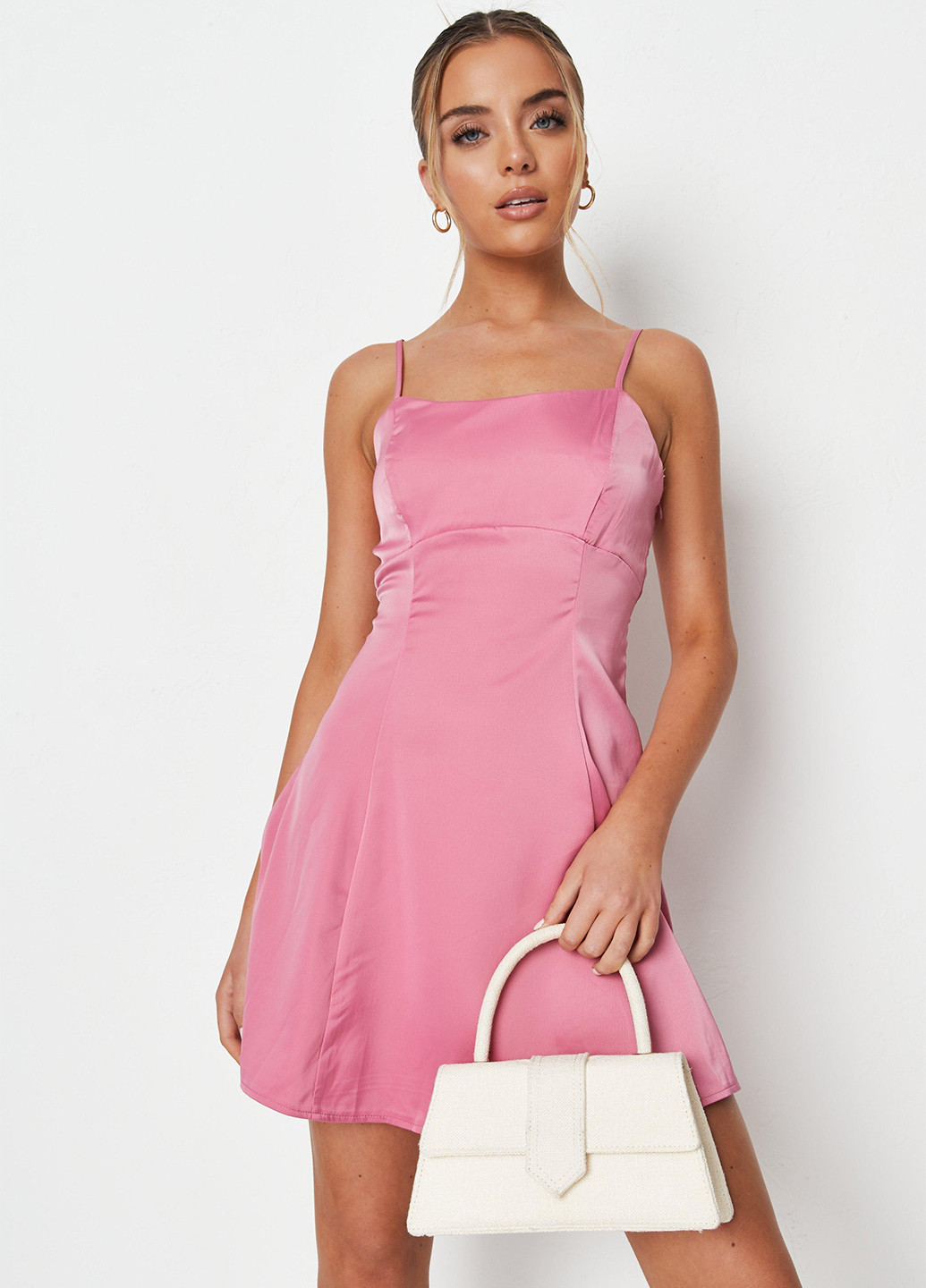 Светло-розовое кэжуал платье клеш Missguided однотонное