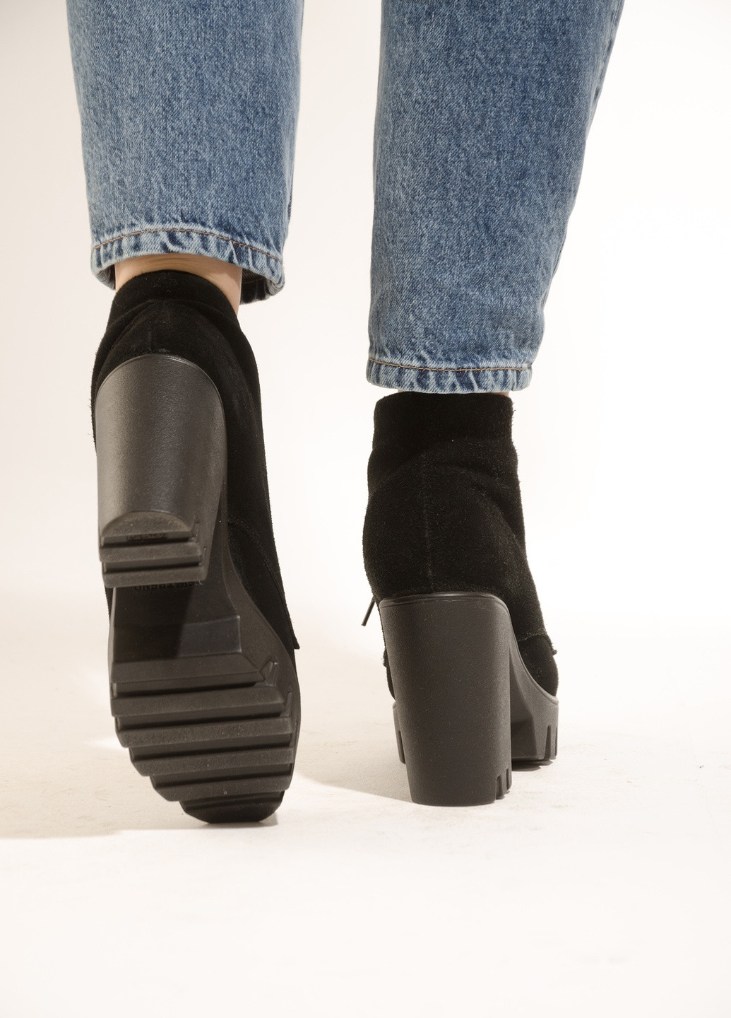 Чорні зимня зимові шкіряні черевики на хутрі INNOE Ботильоны